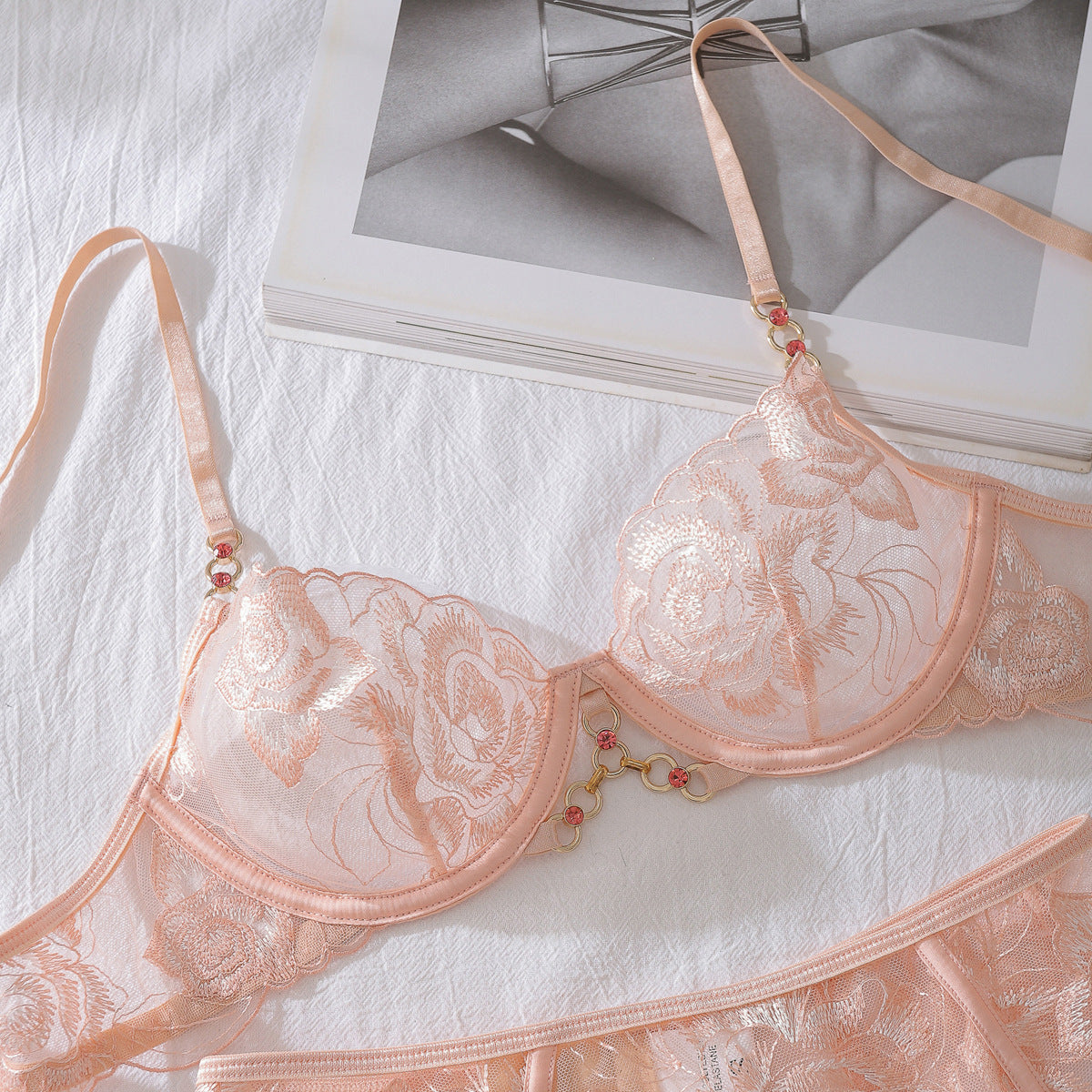 Lace & Embroidery Lingerie Set | Bra & Panties | Niviski